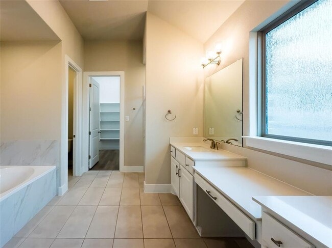 Building Photo - 337 Alicante Ln