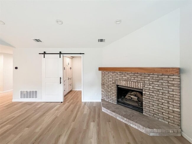 Building Photo - 7736 Croftwood Dr