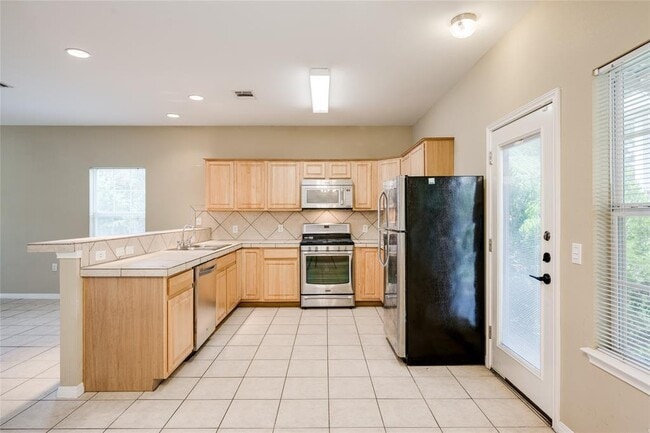 Building Photo - 3000 Prado St