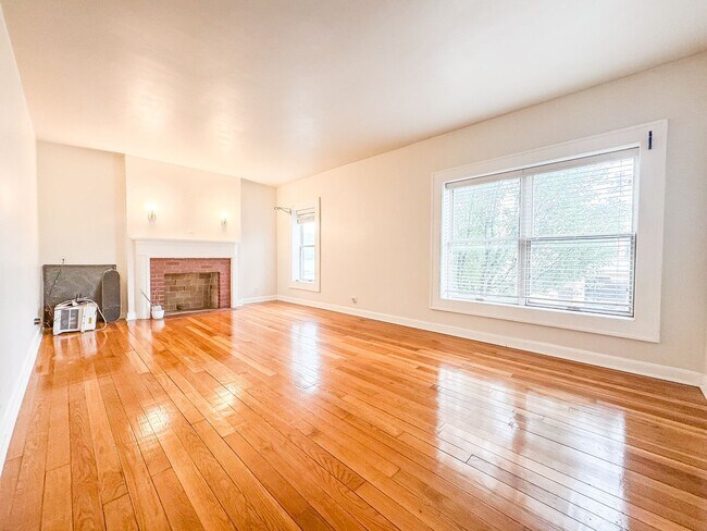 Building Photo - 1220-1228 Williamson St