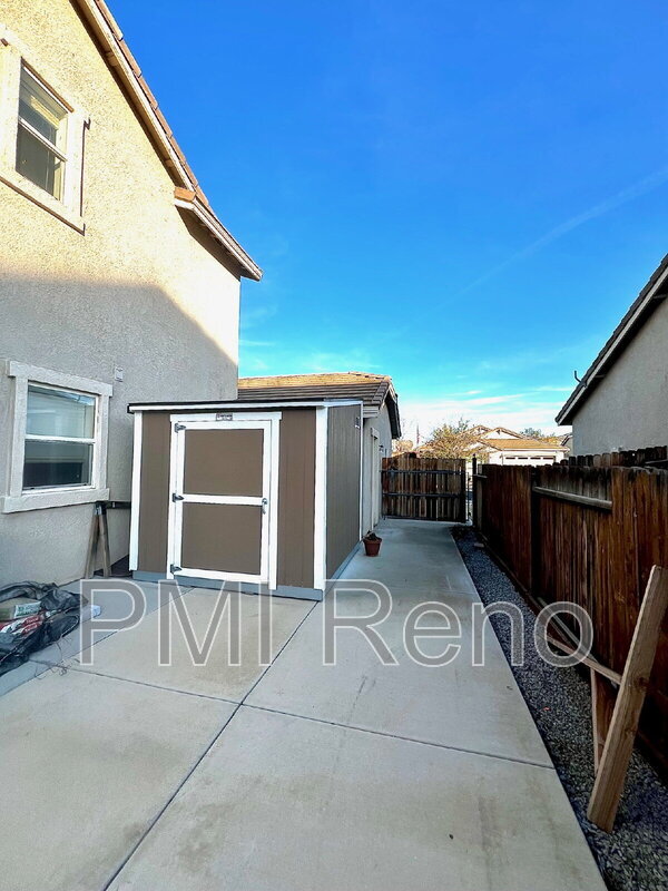 Building Photo - 1720 Oak Dr