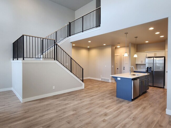 Building Photo - Newer 3 Bd 2.5 Ba Townhome in Herriman