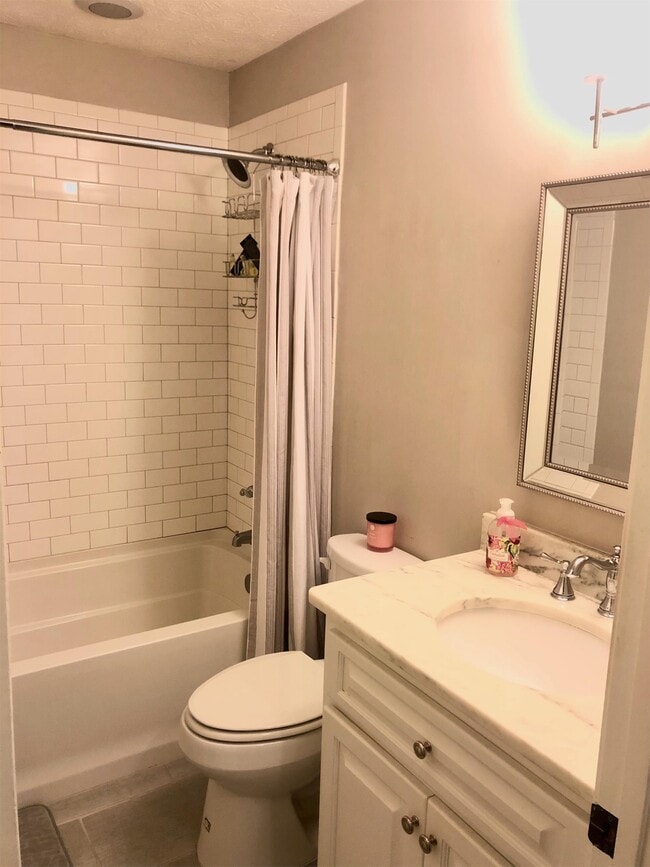 Building Photo - 1530 Laurelwood Ln