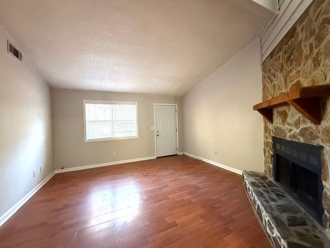 Building Photo - 4101 Hawthorne Cir