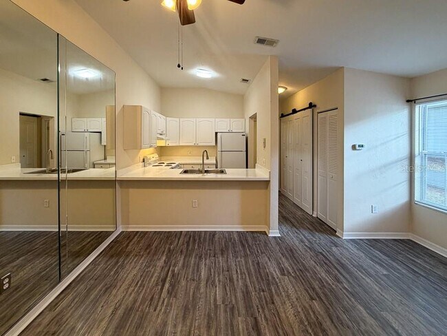 Building Photo - 4003 SW 27th St