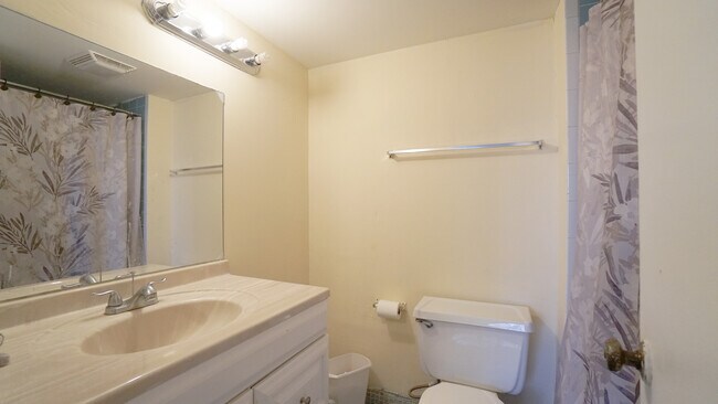 Building Photo - 4670 NW 79th Ave