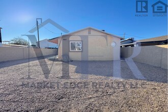 Building Photo - 1023