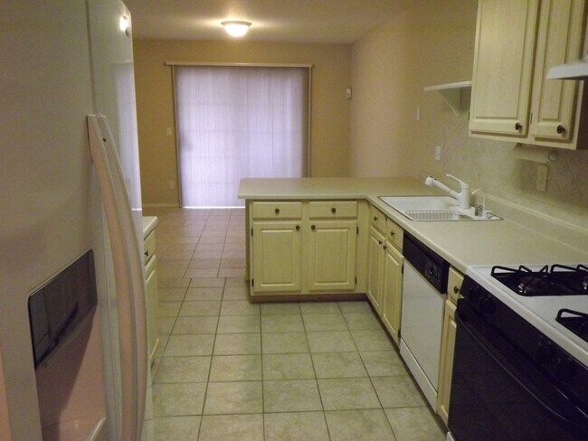 Building Photo - WONDERFUL DUAL MASTER BEDROOM TOWNHOME IN GATED "GREEN VALLEY COMMUNITY!!"