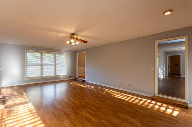 Building Photo - 3301 Sams Way SE