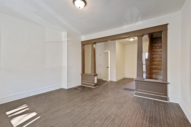 Building Photo - Bright 5 Bedroom, 1.5 Bath Home in Harrisburg, Pa!