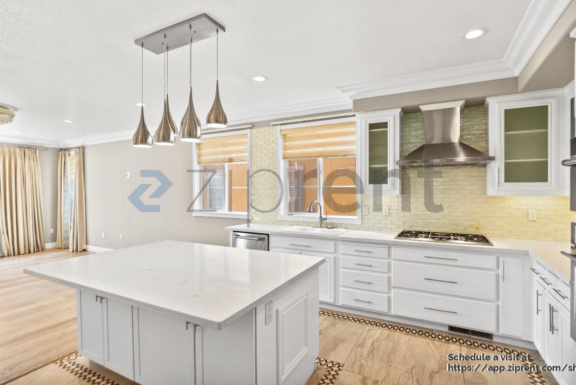 Building Photo - 51 Viola St