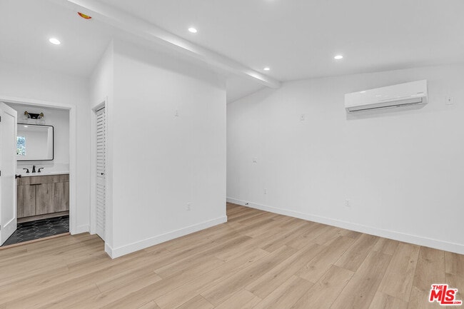 Building Photo - 5413 1/2 Troost Ave