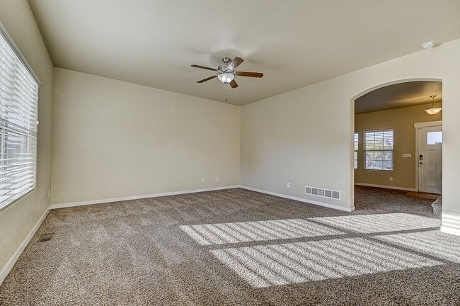 Building Photo - HUGE SIX (6!!!) BD HOME IN LORSON RANCH!