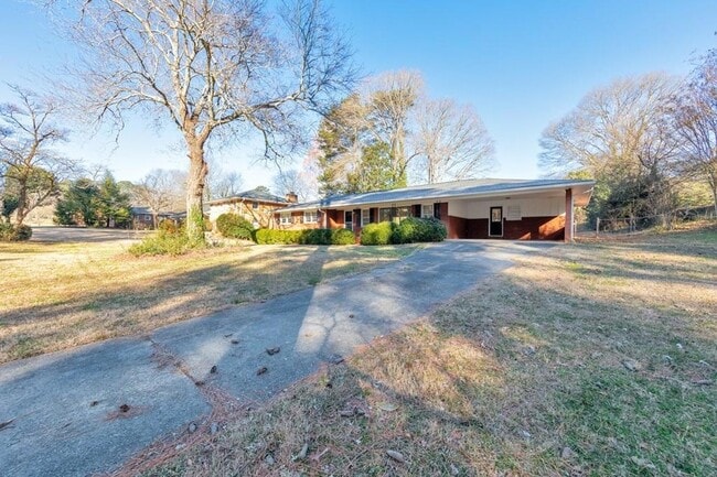 Building Photo - 909 Rosedale Dr