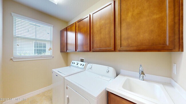 Building Photo - 29 Lakefront Ln