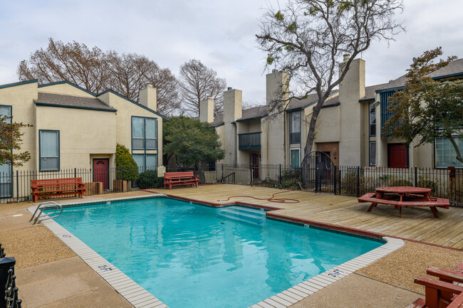 Building Photo - 7145 Fair Oaks Ave