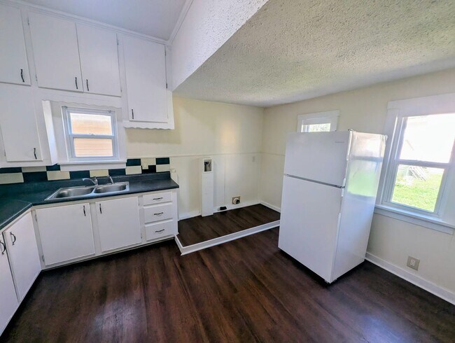 Building Photo - Remodeled 2-Bedroom Home with Main Floor Laundry & Off-Street Parking