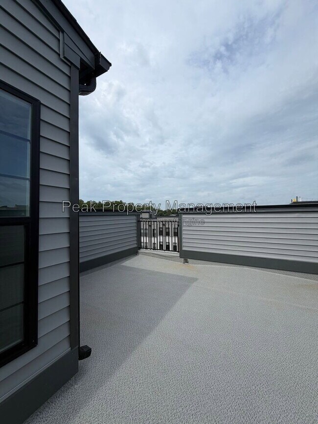 Building Photo - 227 Brattice Dr