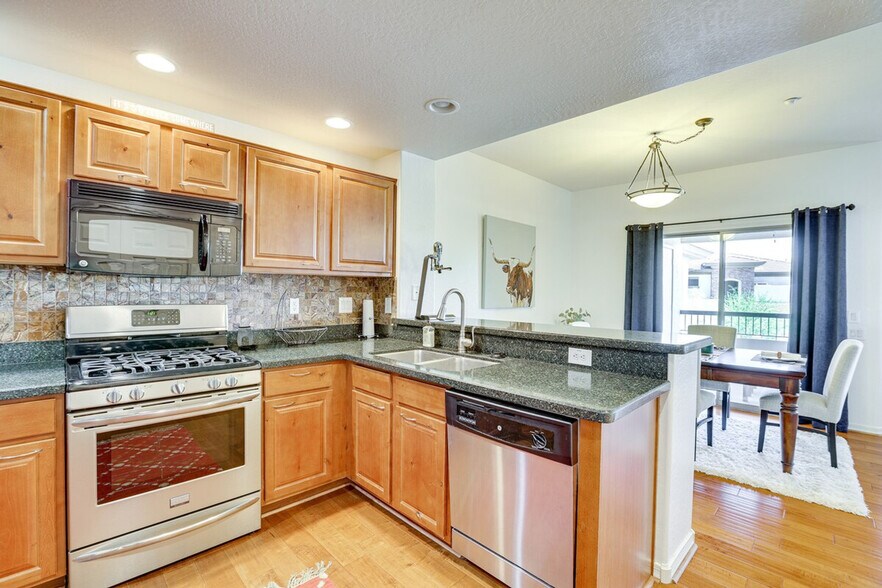 Building Photo - 33550 N Dove Lakes Dr