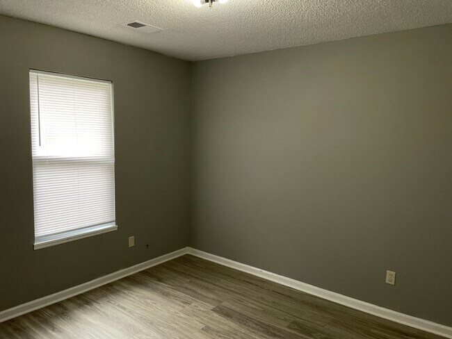 Building Photo - 1257