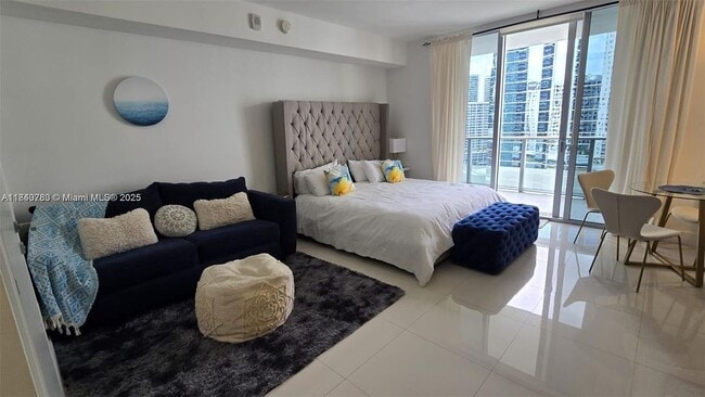 Building Photo - 1300 Brickell Bay Dr