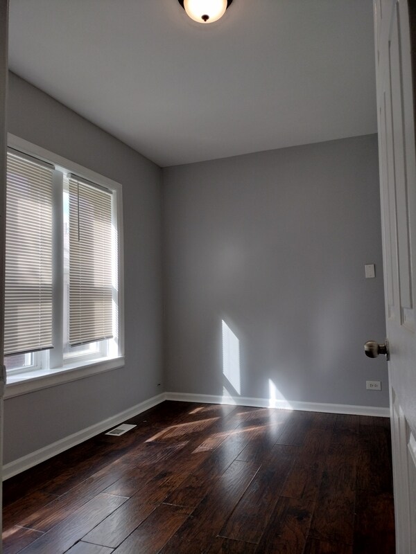 Building Photo - 2525 E 72nd Pl