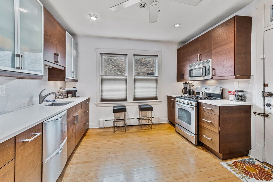 Building Photo - 2152 W Agatite Ave