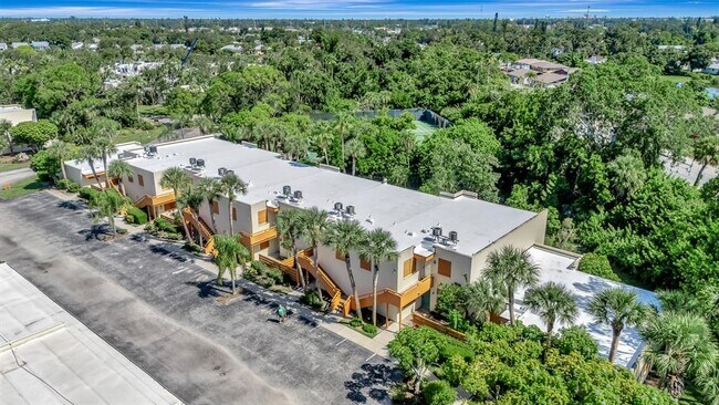 Building Photo - 131 Wild Palm Dr