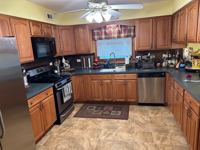 Building Photo - 3130 Sheeler Ave