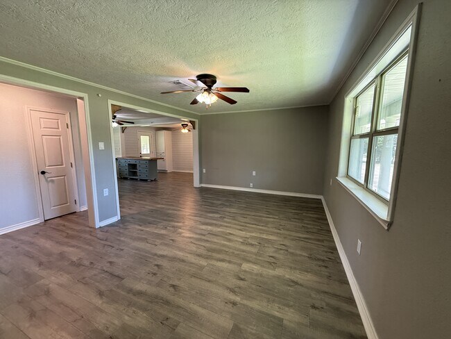 Building Photo - 165 Dogwood Ln