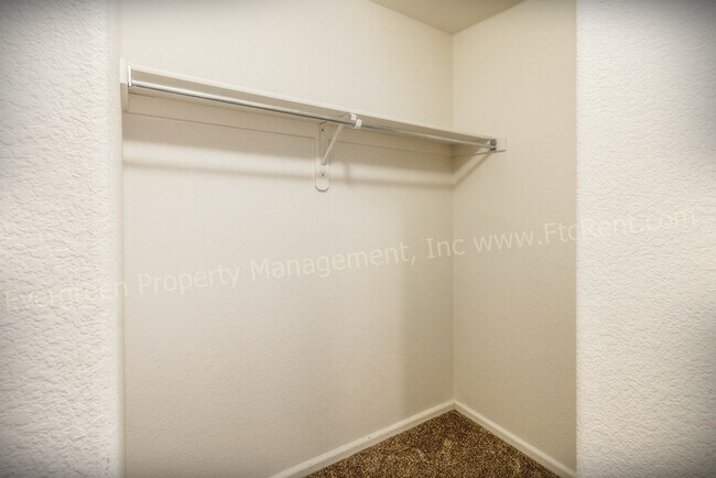 Building Photo - 802 Waterglen Dr