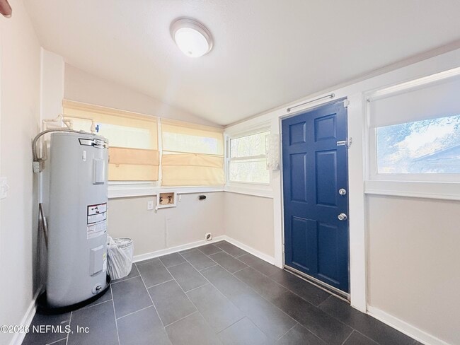 Building Photo - 3055 Rosselle St