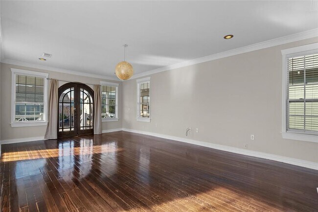 Building Photo - 912 32nd St