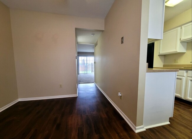 Building Photo - 2 bed 2.5 bath Townhouse condo in Butler Township