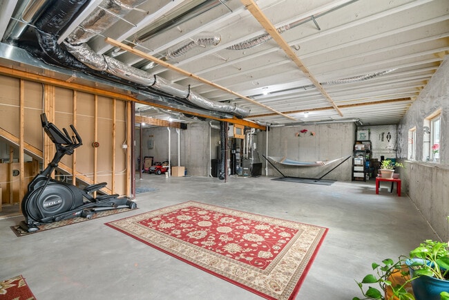 Building Photo - 657 Aster Rd