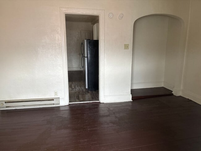Building Photo - East End York City-3rd Floor Studio Apartment