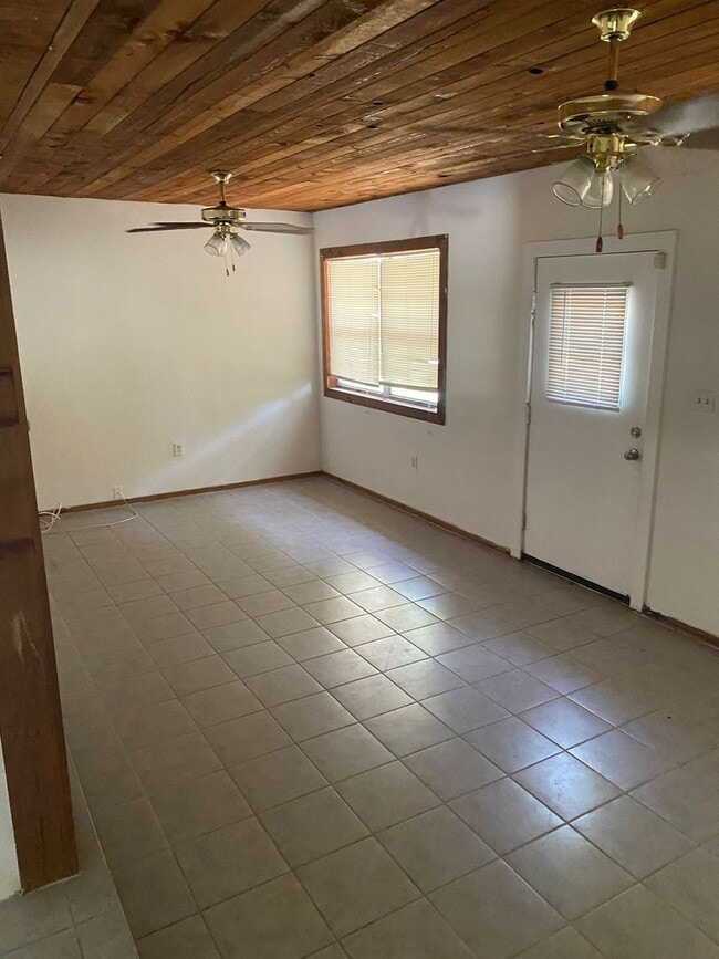 Building Photo - 830 65th Ave S