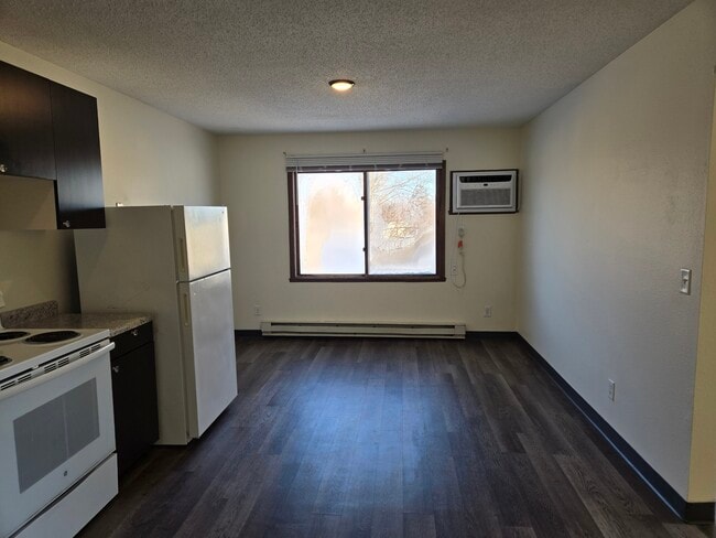 Building Photo - 701 Efficiency