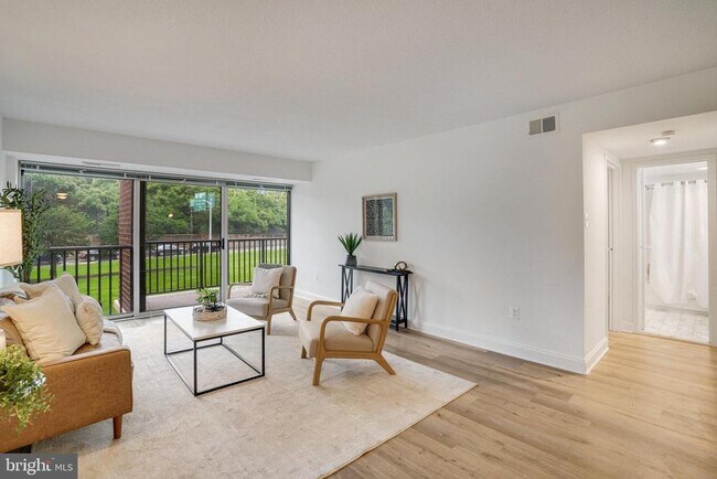 Building Photo - 1300 Army Navy Dr