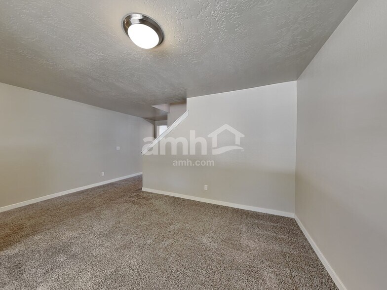 Building Photo - 9860 W Mossywood Dr
