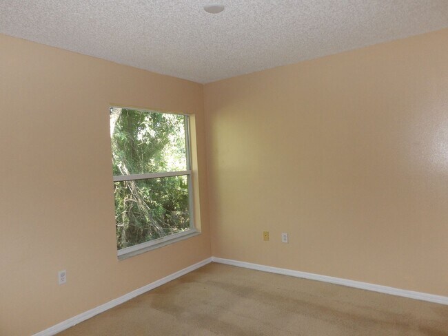 Building Photo - Spacious 4 Bedroom 2236 Sq Ft Call Carole Arcaro 386-216-4900 Deltona L Realty