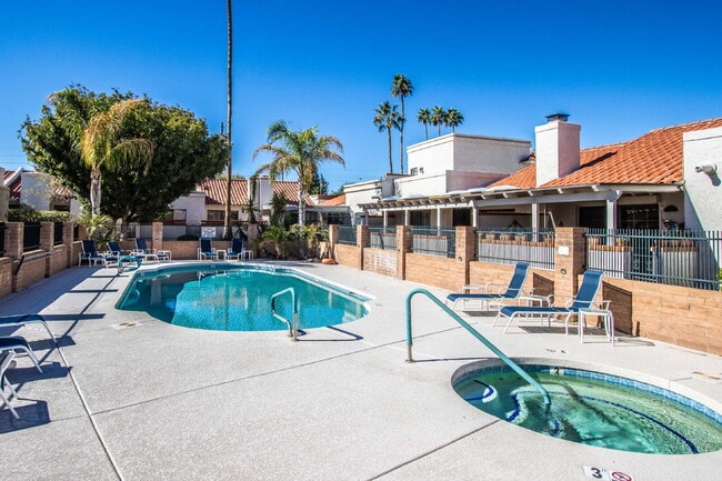 Building Photo - Beautiful Furnished patio home in Old Town Scottsdale, 2BR