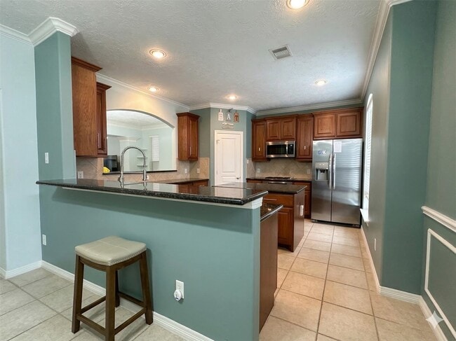 Building Photo - 3410 Skyline Village Dr