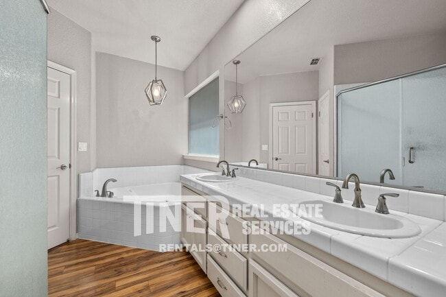 Building Photo - 2337 Fallwater Ln