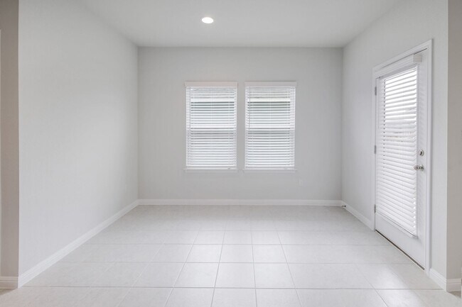 Building Photo - 112 Eagle Lake Dr