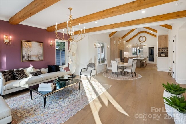 Building Photo - 705 S Torrence St