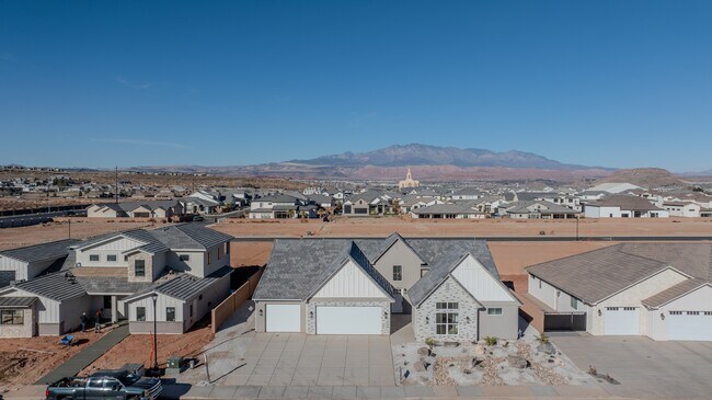 Building Photo - 3041 E 2220 S