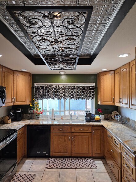 Building Photo - 3154 Luxurious Highland Home