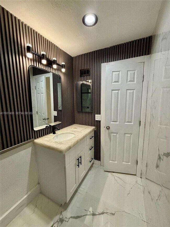 Building Photo - 8561 Claridge Dr