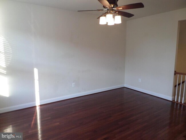 Building Photo - 15998 Greymill Manor Dr